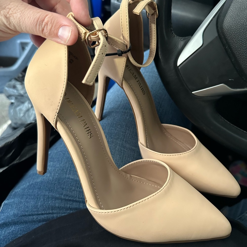 Dream Pairs nude heels size 8